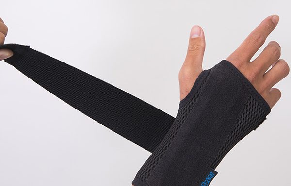 Carpal-Tunnel-Wrist-Brace-with-Splint-Stabilizer-GC-WS224-2